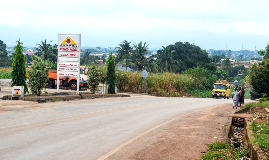 Bensintank i Bouho, Ghana. Foto: CCBY jbdodane / Flickr