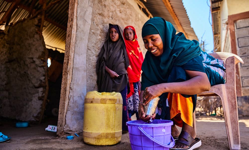 Vatn skal brukast til mykje meir enn å stille tørsten. Det skal også bli brukt til hygiene og matlaging.
